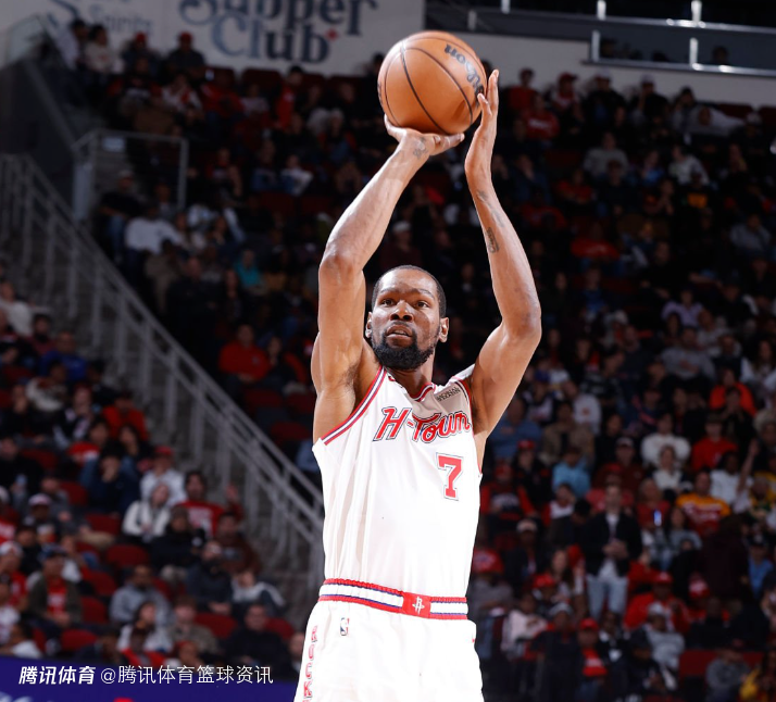 杜兰特谈史密斯：球队需要他延续这样的状态 他在攻防两端倾其所有