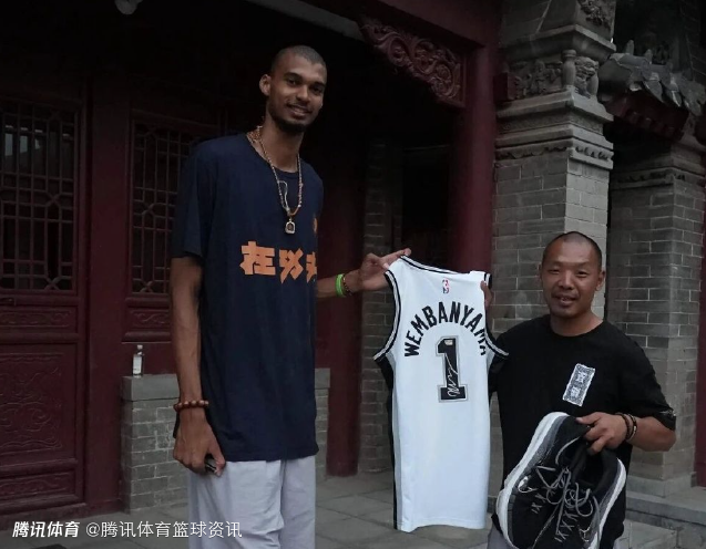 少林寺师傅：文班亚马今夏还会再来 去年重点学拳法还夜爬达摩洞