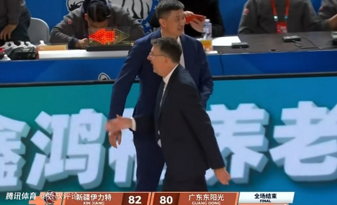 广东男篮遭新疆18分大逆转引热议！杜锋末节争议用人被吐槽给家乡送温暖