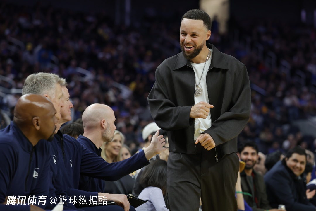 科尔谈勇士被逆转：少8个球员无法要求更多 波杰关键球选择没问题