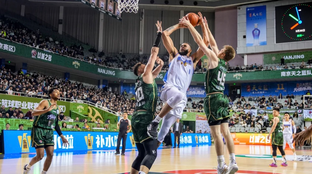 赵睿24+4+6北京2分险胜南京 麦基11+9周琦10+9祝铭震19分