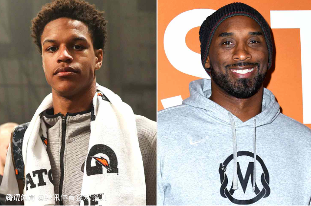 谢里夫-奥尼尔晒与科比雕像合影照片：特地过来看看科比叔叔 