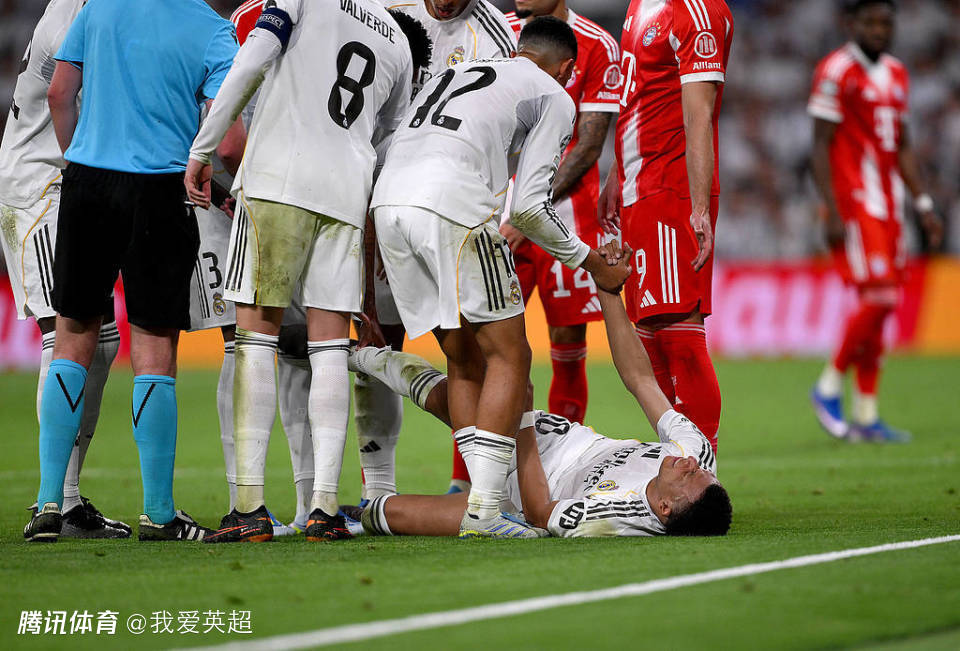 争议？姆巴佩被蹬踏染血！皇马官方暴怒：拜仁中卫逃红牌，1-2不公平