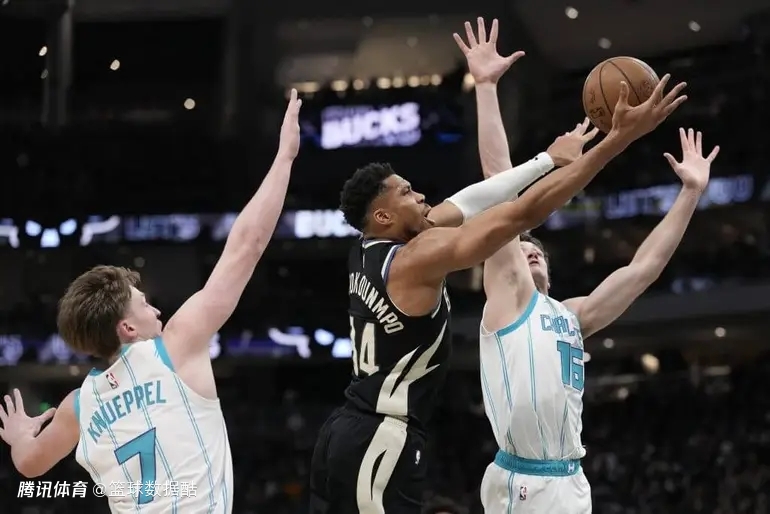 字母哥详解自己画战术绝杀黄蜂：吸取去年教训 指导波特执行战术