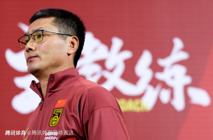 德国助教的创意！国足集训现高科技装备：五台测速设备亮灯监测短跑冲刺