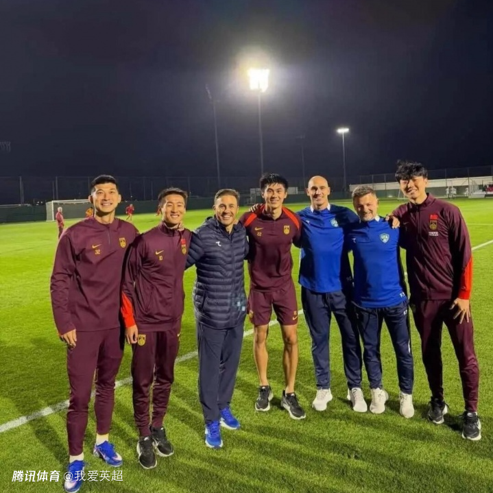 泪目！恒大4国脚与卡纳瓦罗重逢+开心合影，韦世豪搂着恩师笑开花