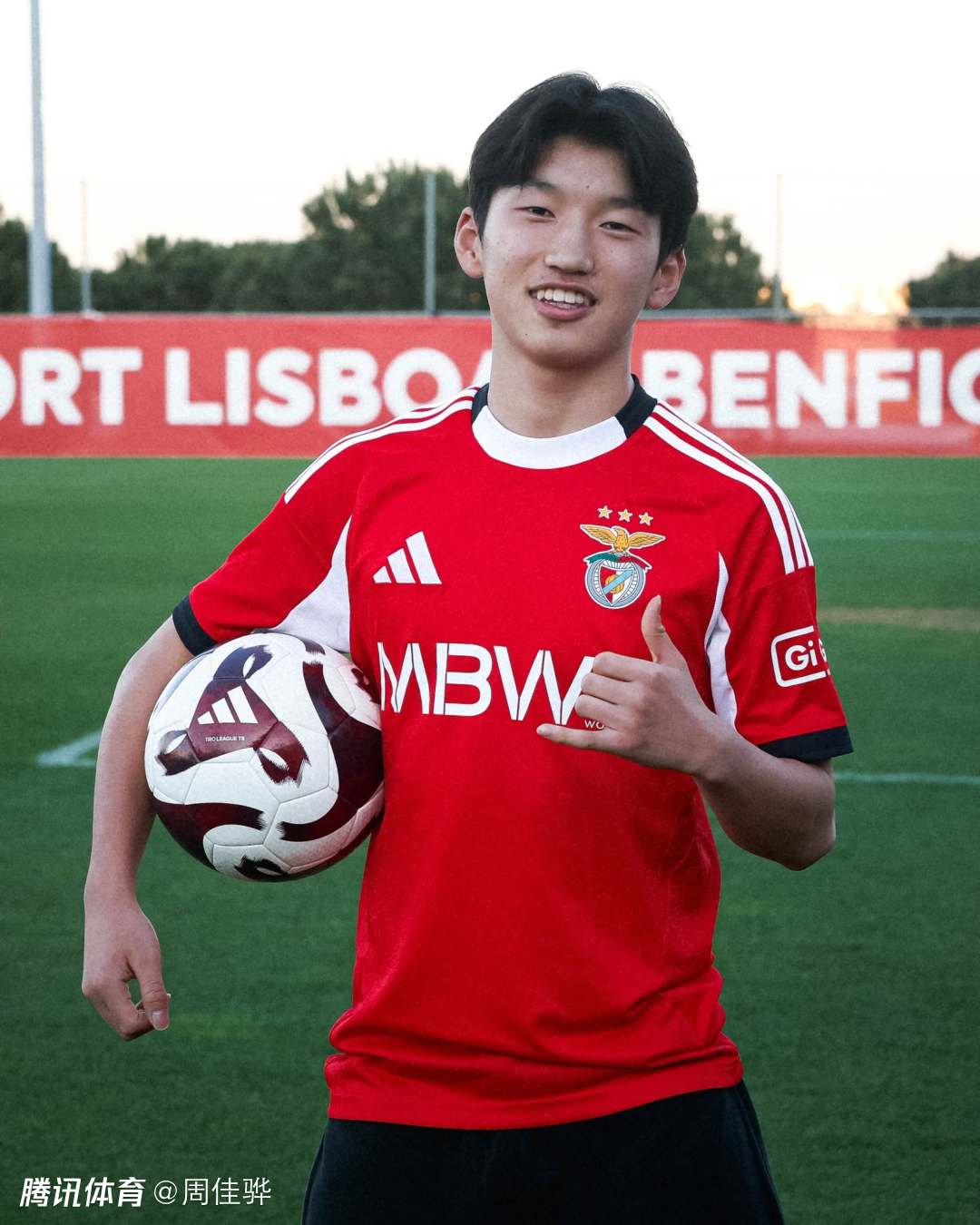 16岁华裔天才与本菲卡签订职业合同！多次入选葡萄牙国青队