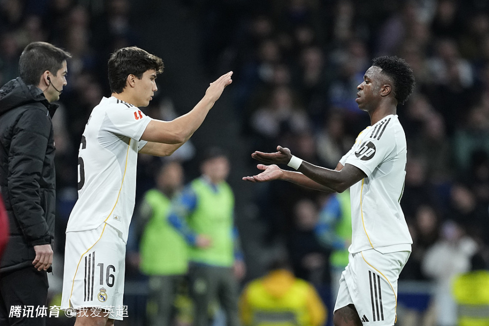 要走了？1.5亿帝星遭伯纳乌球迷狂嘘！心态爆炸：社媒换掉皇马头像