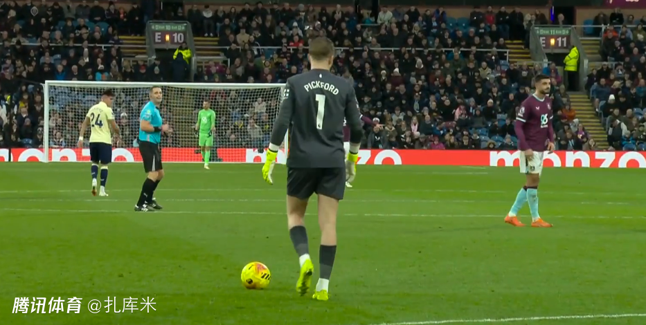 半场战报-贝托失空门良机、两队无威胁进攻，伯恩利暂0-0埃弗顿