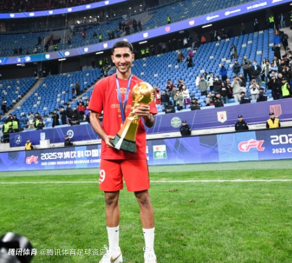 上赛季为海港出场13次！媒体人：中国香港球员亚历斯祖确定加盟蓉城