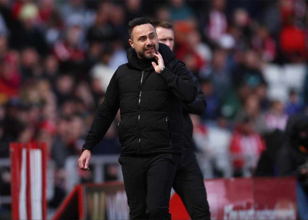 德泽尔比：目前不清楚罗梅罗伤情，若他没受伤西蒙斯会更早上