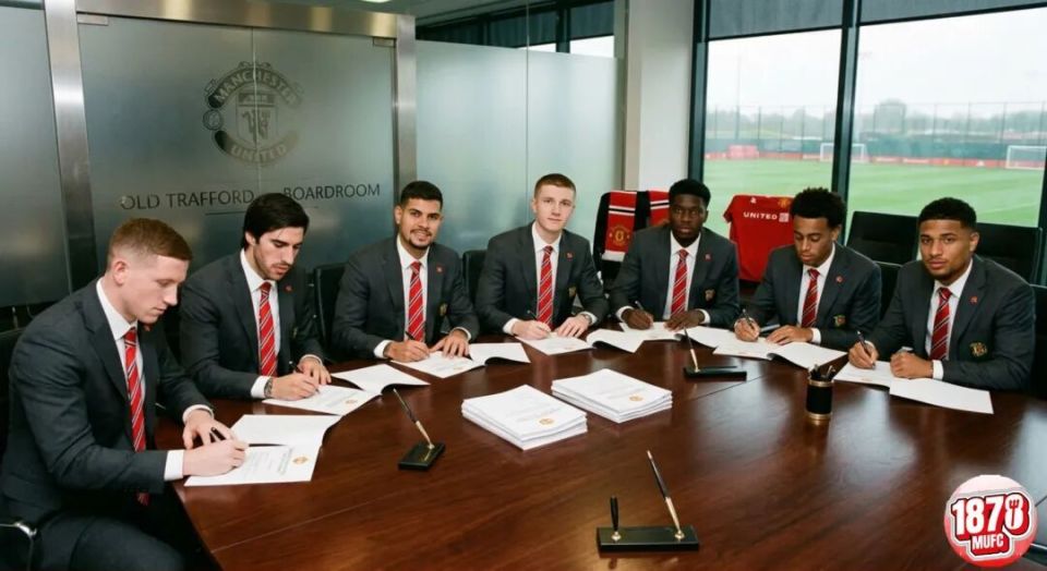 曼联若卖6000万灾星中场恐需签三人！新帝星续约仍可能替补，苦练求提升