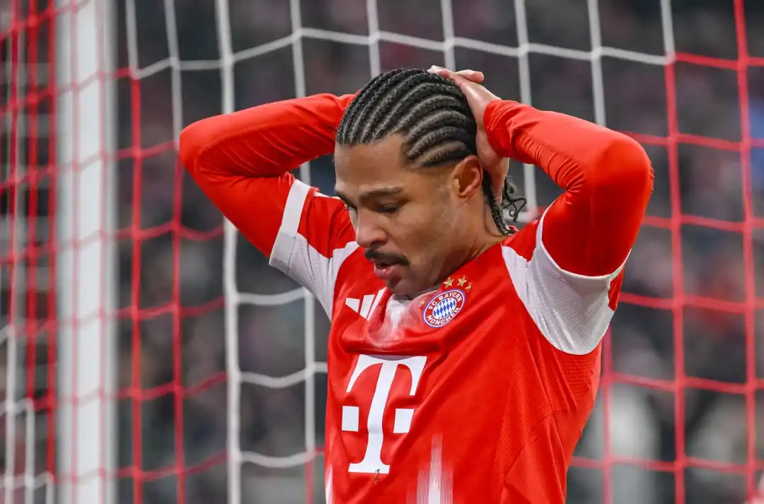 拜仁官方：格纳布里膝盖轻微不适，缺战今晚圣保利比赛