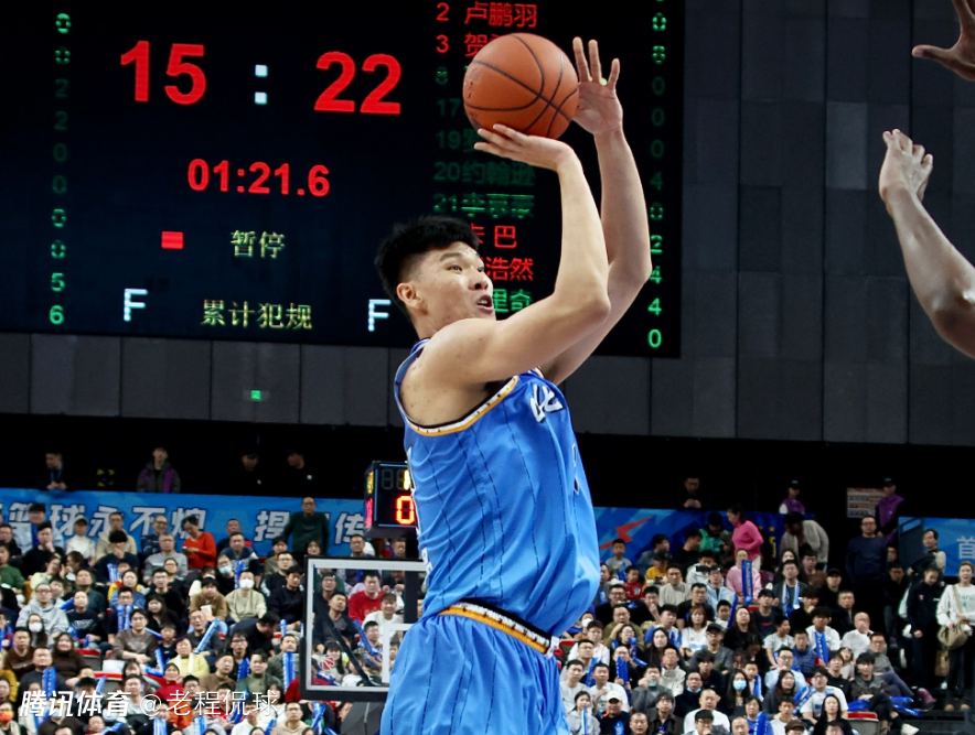 范子铭4投0中50秒吃两帽 错失必进球他被杰曼怒吼