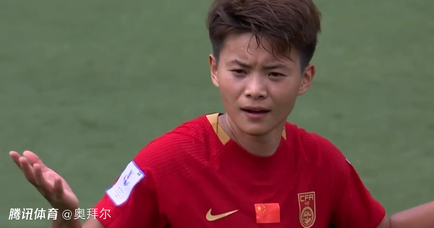 女足亚洲杯争议判罚！王霜进球被吹，摊开双手不满，越位OR手球