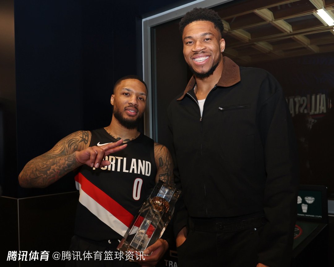 老队友相聚！开拓者官媒晒利拉德与字母哥合影 “表哥”承诺明年还参赛