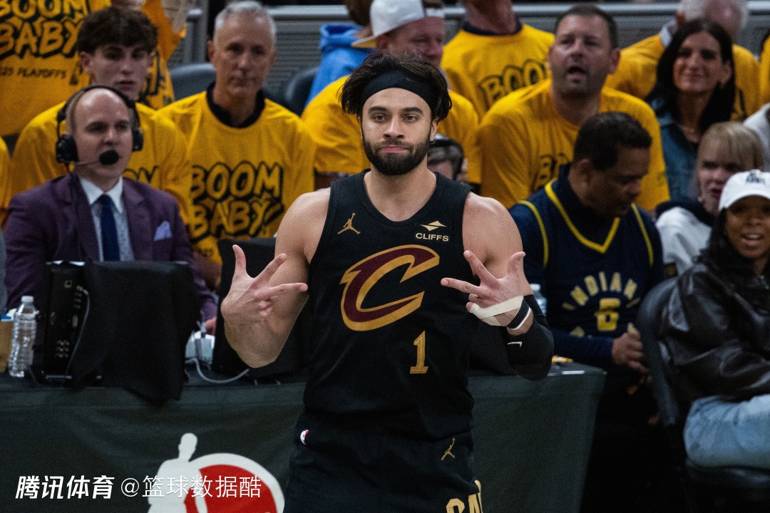 斯特鲁斯伤愈归来赛季首秀进6记三分 米切尔：他从不放弃