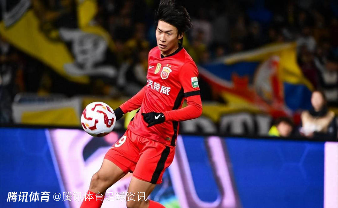 李新翔回应留洋传闻：听到过但没在意 想先在中超多踢比赛积累经验