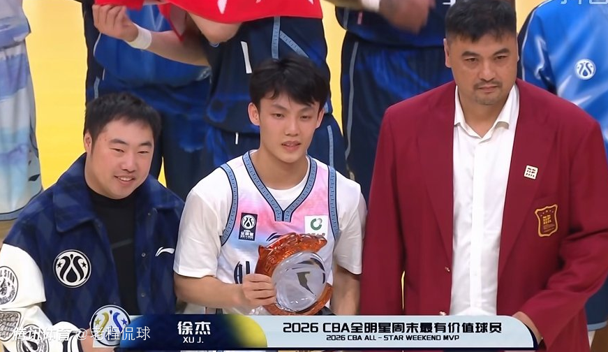 一笑泯恩仇？山西外援迪亚洛托举徐杰扣篮 双方在联赛中是仇敌