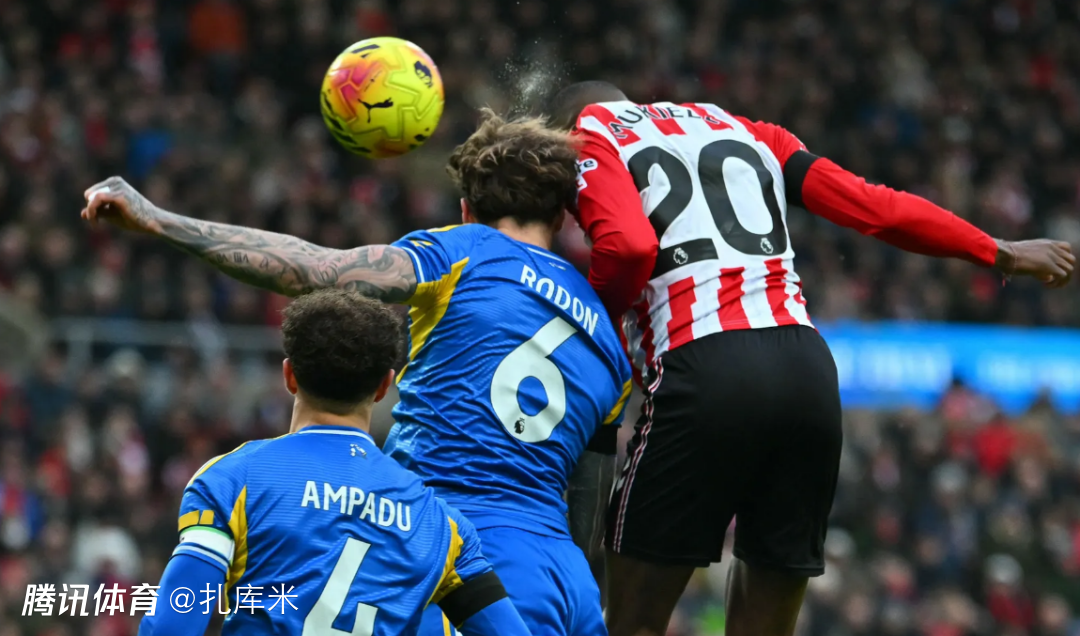 半场战报-阿丁格拉破僵、布罗比头球中框，桑德兰暂1-0利兹联