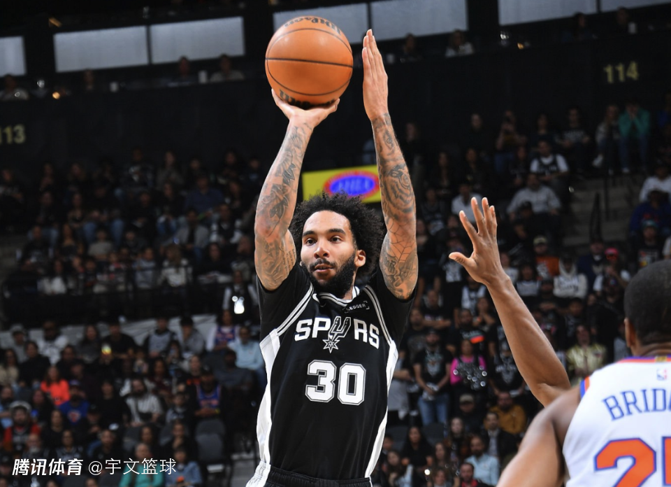 马刺逆转尼克斯头号功臣！尚帕尼36分生涯新高 狂飙11记三分创多项纪录