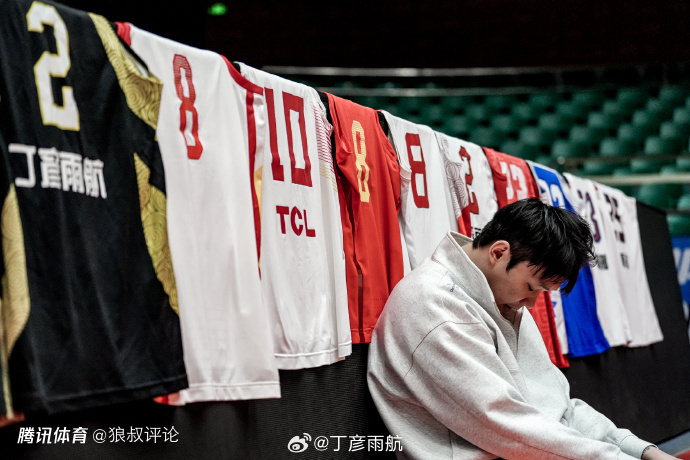 丁彦雨航谈漫长伤病史：我永远觉得它能好 但找不到方向