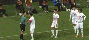 还是出示了！省港杯广东被判点球 队长姜至鹏死死按住主裁手不让掏牌