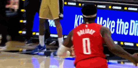 火箭奇才大冲突！伊森被驱逐沃特金斯技犯 吹杨为队友出头也被驱逐