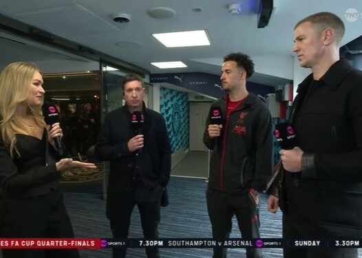 琼斯：在萨拉赫身上学到很多，希望在他离开前赢下一座冠军