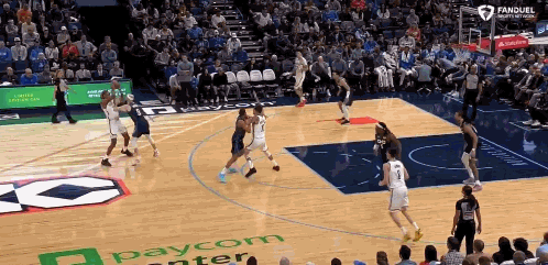 双双吃T！克洛尼肘击卡鲁索 后者起身怒推对手险引冲突