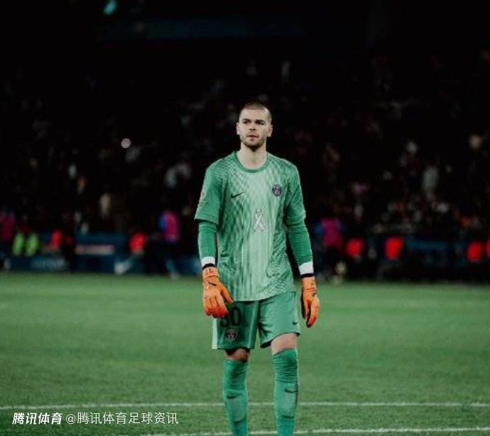 队报：舍瓦利耶仍获恩里克信任 萨福诺夫暂无法威胁其地位