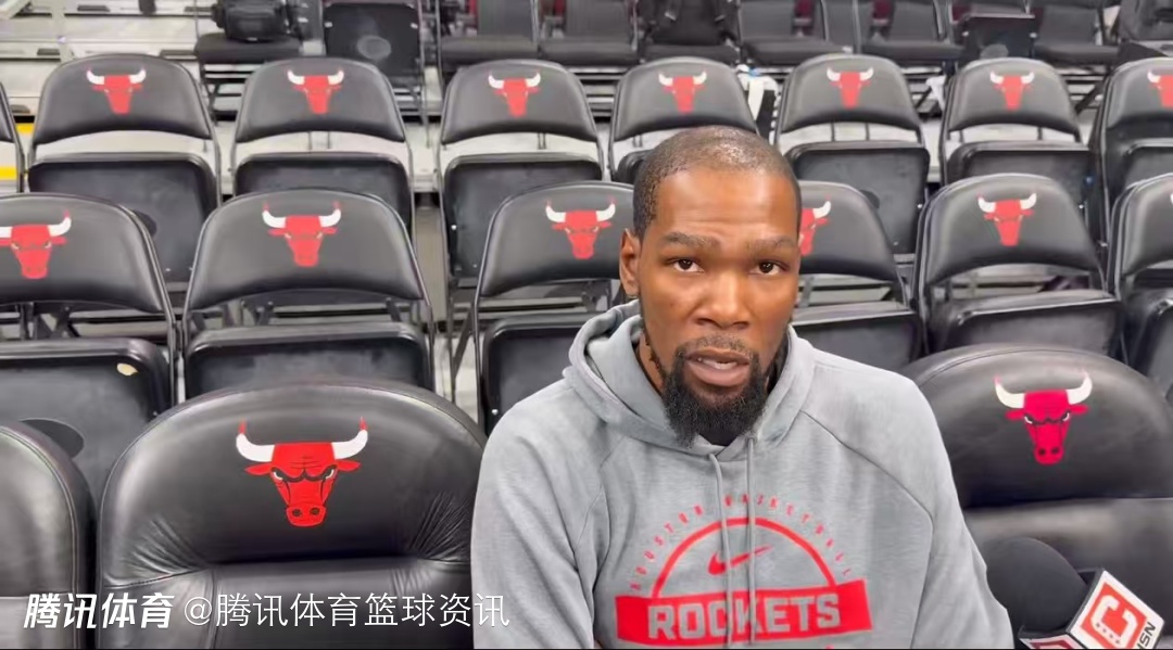 一拿球就被五人防？杜兰特：我需要多游走底线与三分线 跑位和空间是破防关键