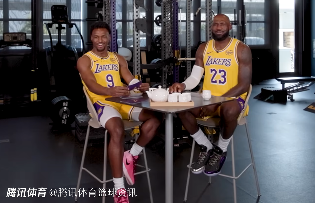 詹姆斯父子爆料时刻：里夫斯最会换轮胎 来湖人印象最深时刻是媒体日