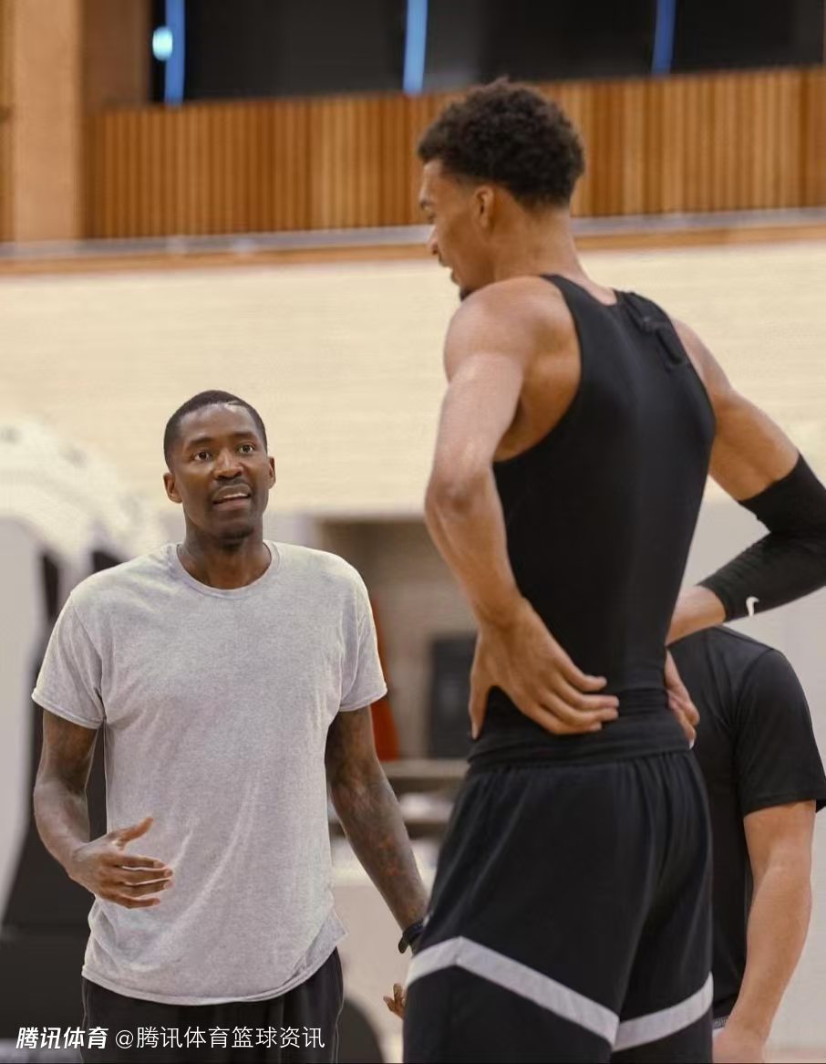 生涯前五时刻！克劳福德盛赞文班：训练不是我教他 几乎反而是他在教我