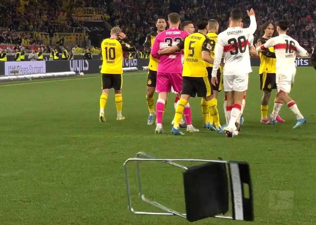 斯图加特球迷投掷座椅试图攻击球员，多特社媒：椅子的命也是命