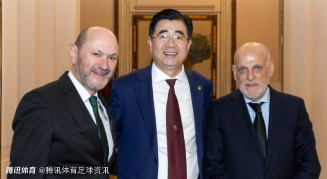 足协主席宋凯访问巴萨青训营：中国教练正参与合作 学习巴萨青训模式