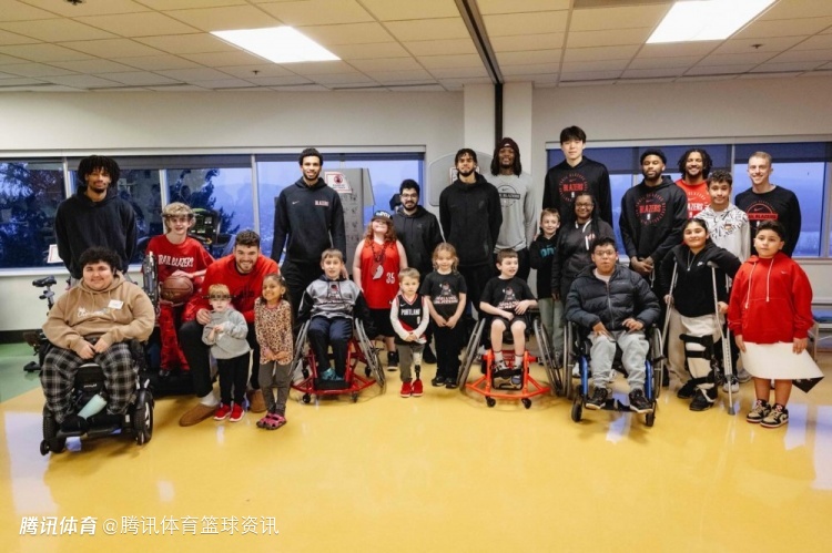 大爱！开拓者全队赴儿童机构做慈善 杨瀚森随队参与暖心同行