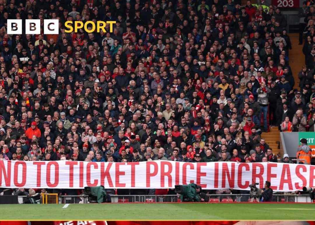 利物浦下赛季起季票价格将上涨100镑，球迷拉横幅抗议