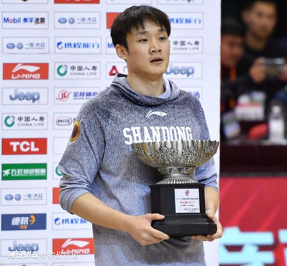 丁彦雨航：我不是中国最强的小前锋 因为我干的是后卫的活