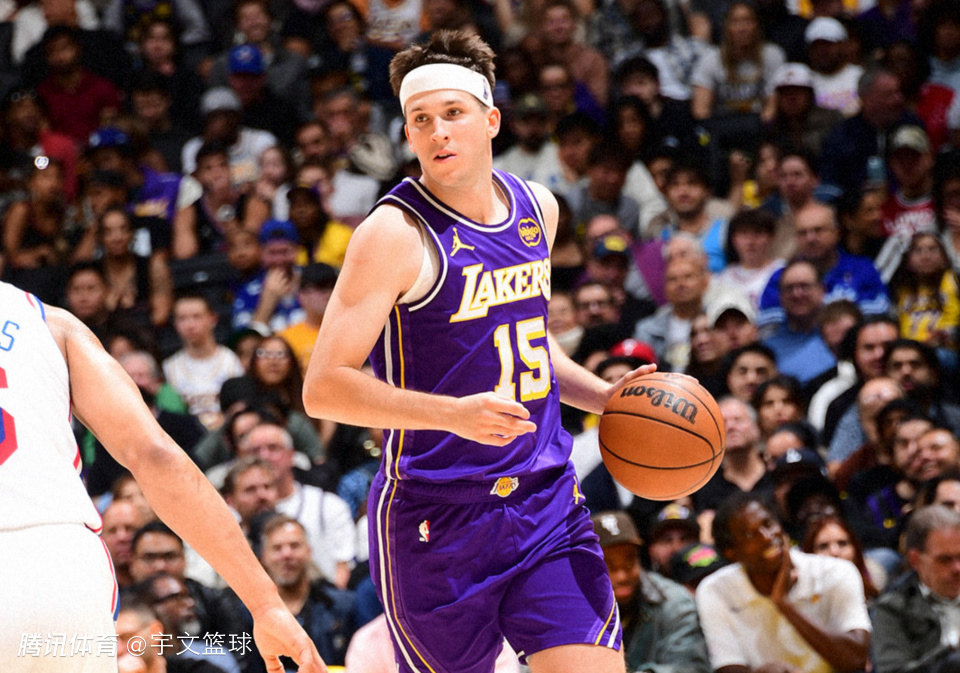 里夫斯35+6逆转76人！末节13分连飙无解三分 湖人球迷高呼MVP