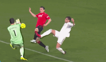 VAR录音曝光！主裁亲述改判全过程：库尔图瓦踩踏阻止明显进球机会