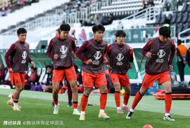 半场三张黄牌成隐患！媒体人：泰国队很有韧劲 中国队形势好但不能轻敌