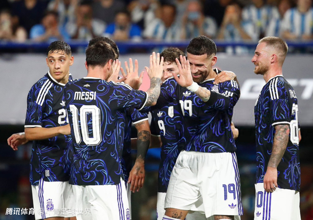 5-0！阿根廷5连胜：梅西破门 主动让点球 38岁老将洒泪告别