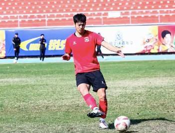 经历赛季中两次心脏骤停 27岁苏州东吴后卫胡靖宣布退役