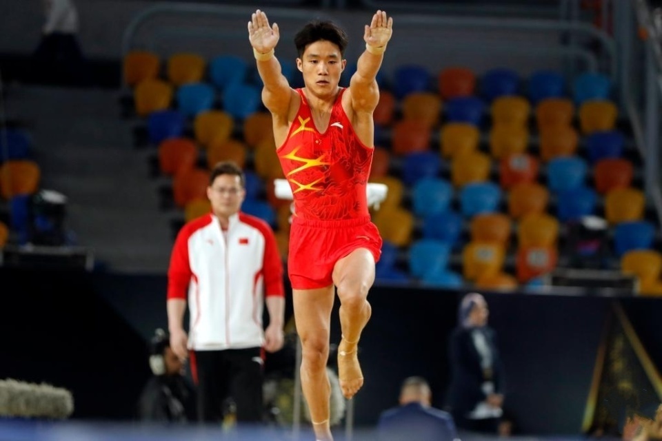 体操世界杯开罗站决赛：中国首日收1银2铜！邱祺缘两次掉杠排第七