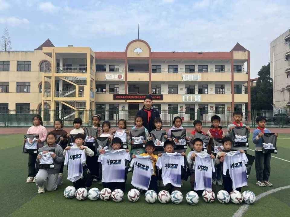 校园行第8年！张卫：我就想持之以恒做公益