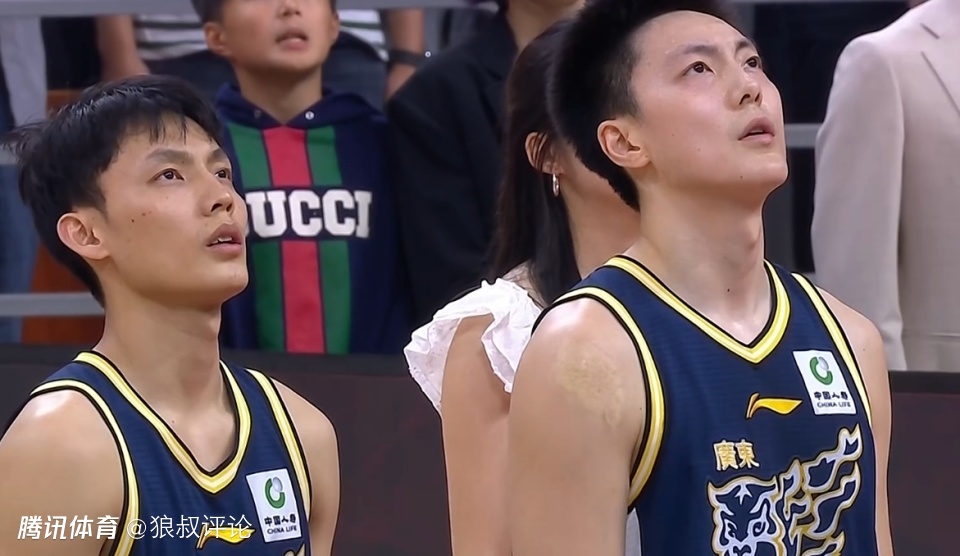 杨鸣：广东过去球集中在徐杰胡明轩 现在外援持球时间过长终结意愿非常强