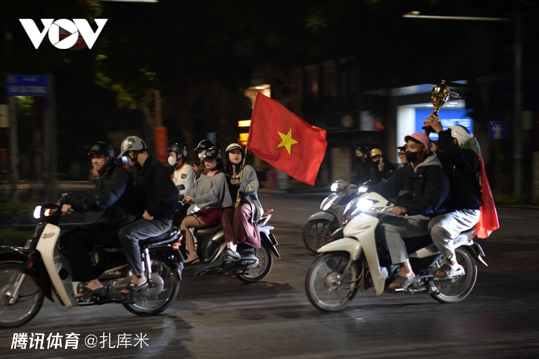 越媒：惨败中国队让河内瞬间寂静，再无往日熟悉的呐喊和助威