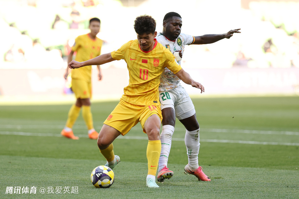 国足变阵后半场0-2喀麦隆！仅2次射门，开场9分钟丢2球+后防2次漏人