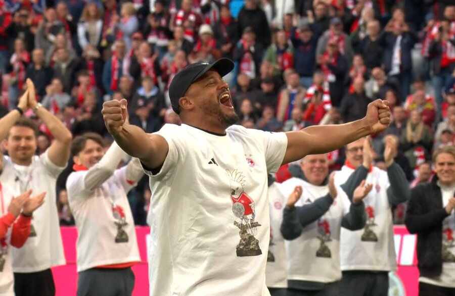 孔帕尼率队蝉联联赛冠军，同时斩获拜仁执教生涯第三座奖杯